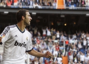 TES不断突破！，詹姆斯连续二十场比赛得分超过比赛局势复杂热度持续攀升